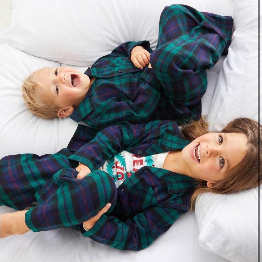 IN SEARCH OF..... green/blue plaid old navy pajamas in 6-12 months please !